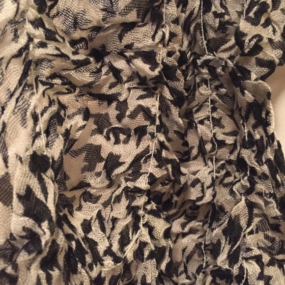 Scarf houndstooth-ish style black & grayish white - Picture 5 of 5